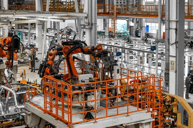 Jak automatyzacja wpływa na efektywność produkcji przemysłowej?