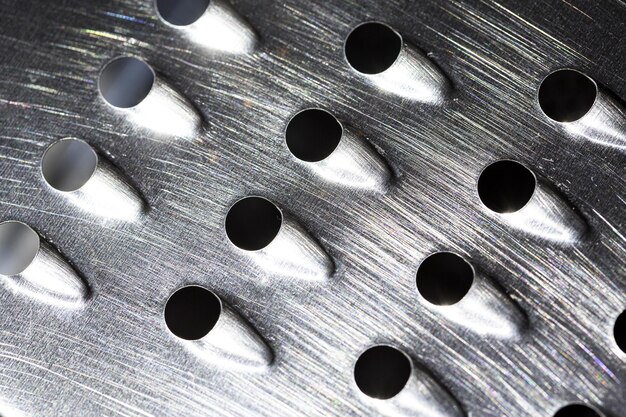 Zastosowania i korzyści estetyczne obróbki powierzchniowej metali w nowoczesnym designie